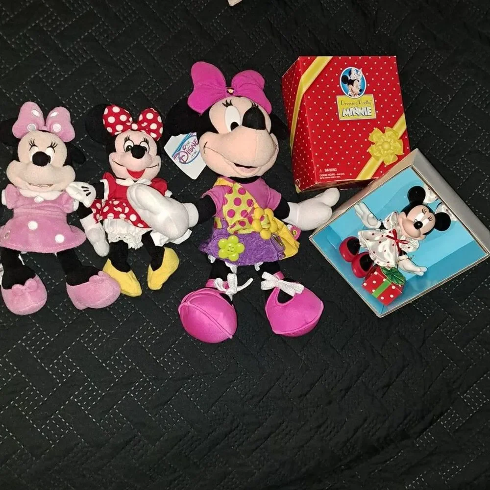 Minnie Mouse set of 4- inc 15-inch Minnie Mouse Plush Toy & Dressing Pretty